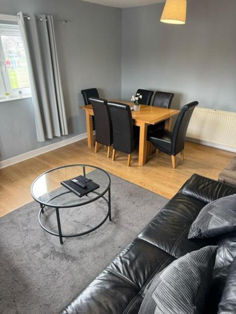 Kelpies Serviced Apartments- Campbell Pumpherston